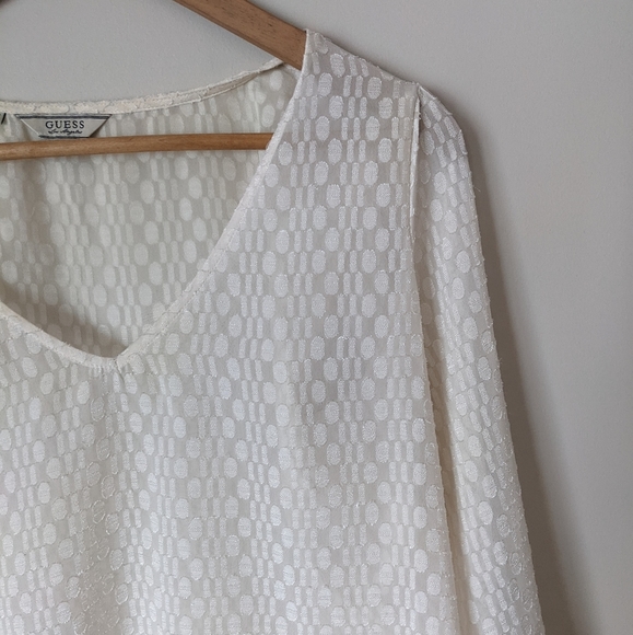 Guess Cream V-neck Chiffon Blouse Size Medium - Picture 3 of 13